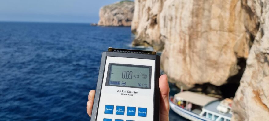 Mereni-zapornych-iontu-na-kozich-schodech-Neptunovy-jeskyne-ionic-care